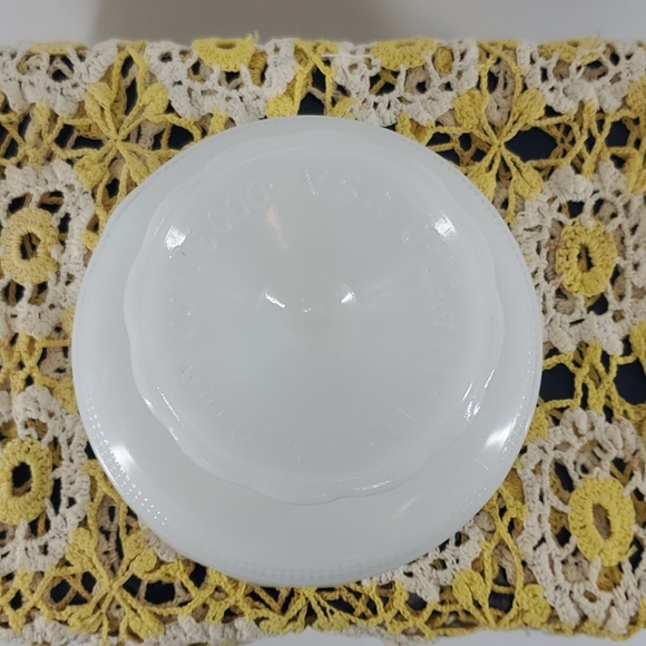 MILK GLASS VINTAGE CANDY DISH - Picture 7 of 9